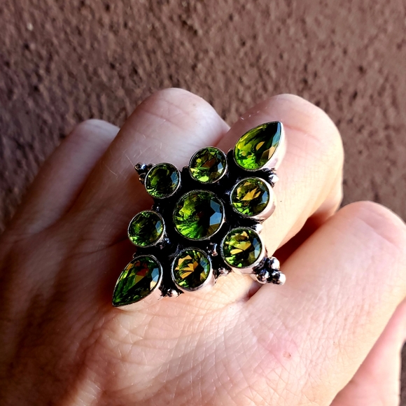 New Unique Peridot 925 Silver Statement Ring. - Picture 3 of 10